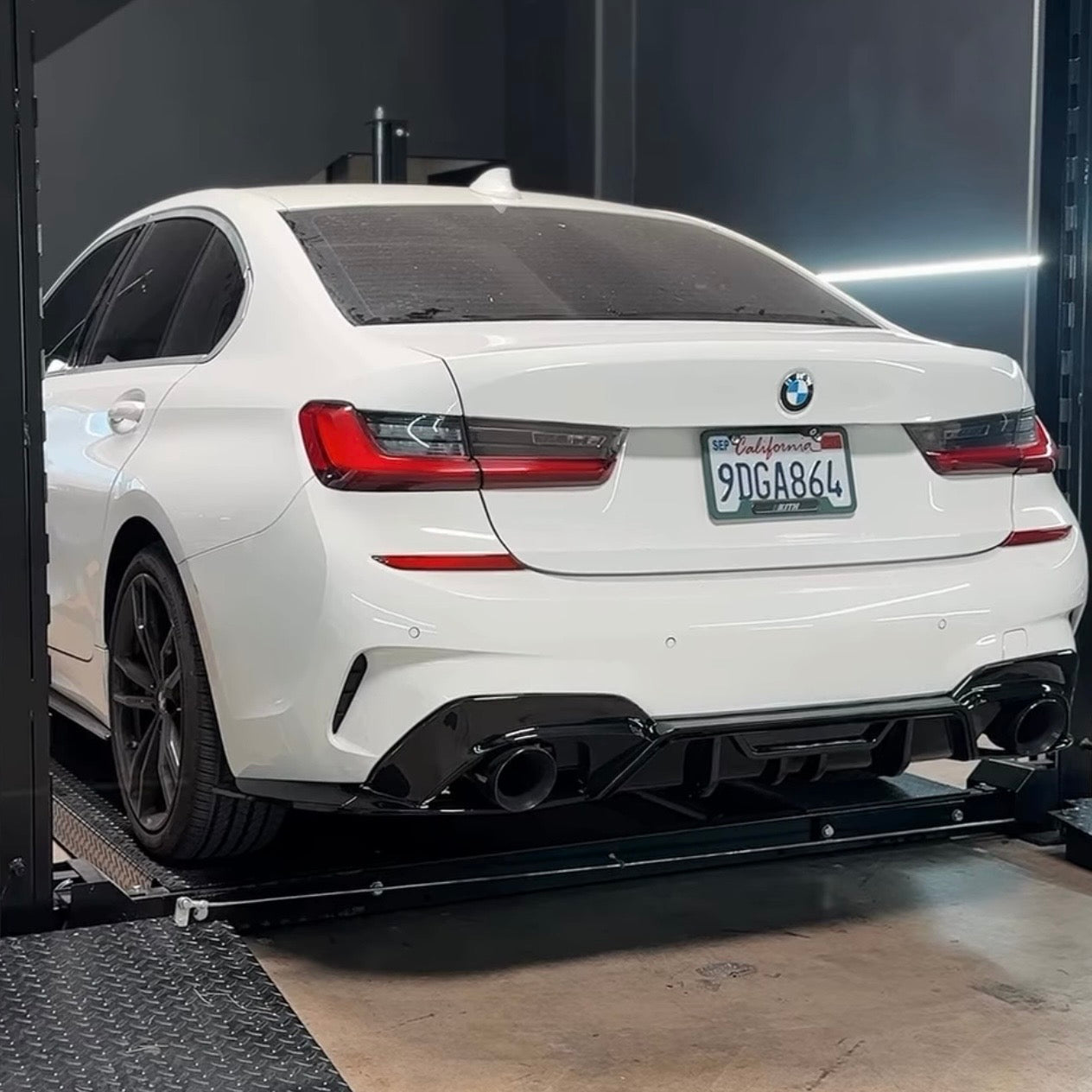 BMW G20 330i M340i CTM Rear Diffuser w/ Corner Spats