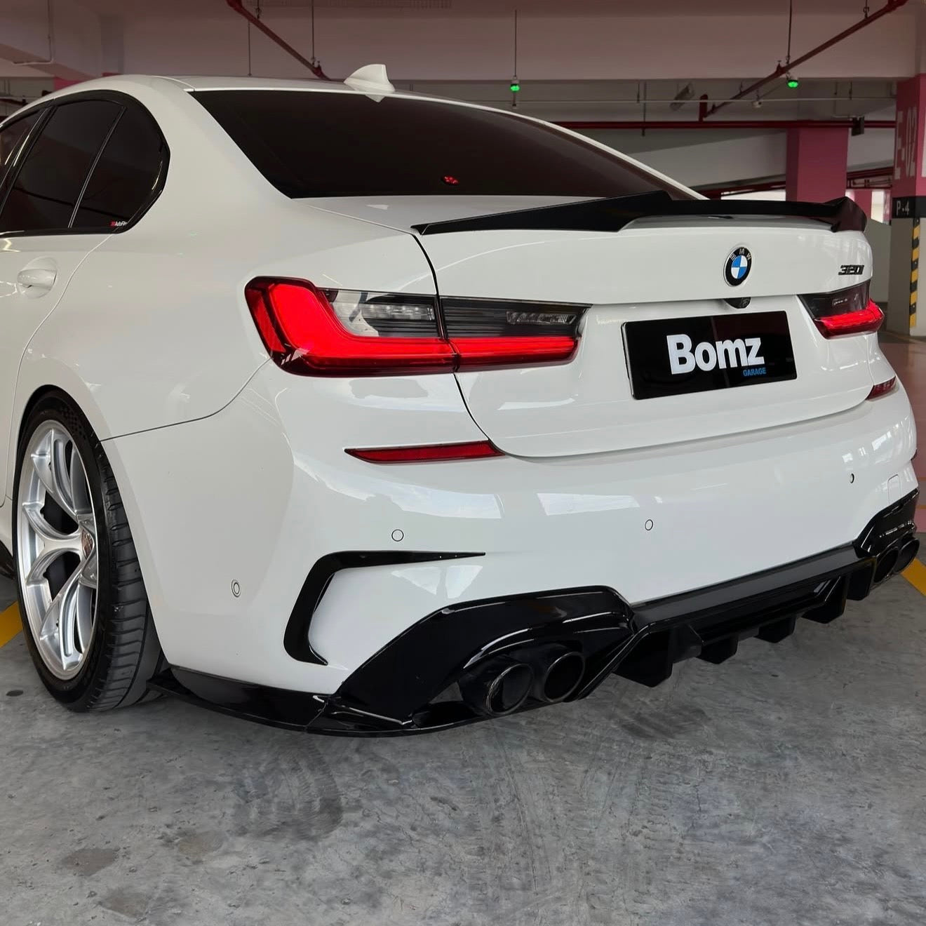 BMW G20 330i M340i CTM Rear Diffuser w/ Corner Spats