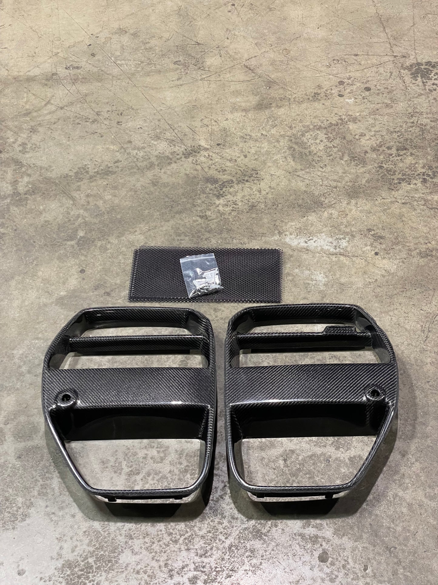 G80/G82/G83 V Style Grille Carbon Fiber